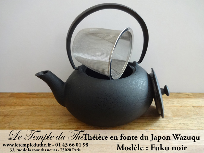 Théière en fonte du Japon WAZUQU modèle Fuku noir 0.55 L Théière en fonte du Japon WAZUQU modèle Fuku noir 0.55 L